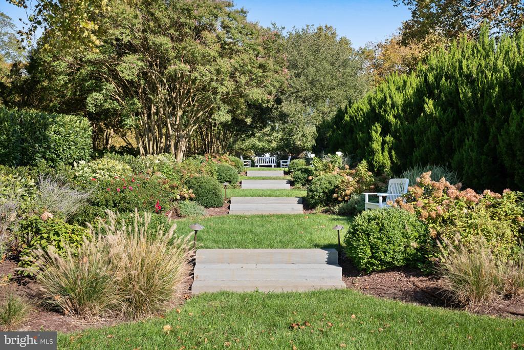 26546 PRESQUILE FARM DRIVE