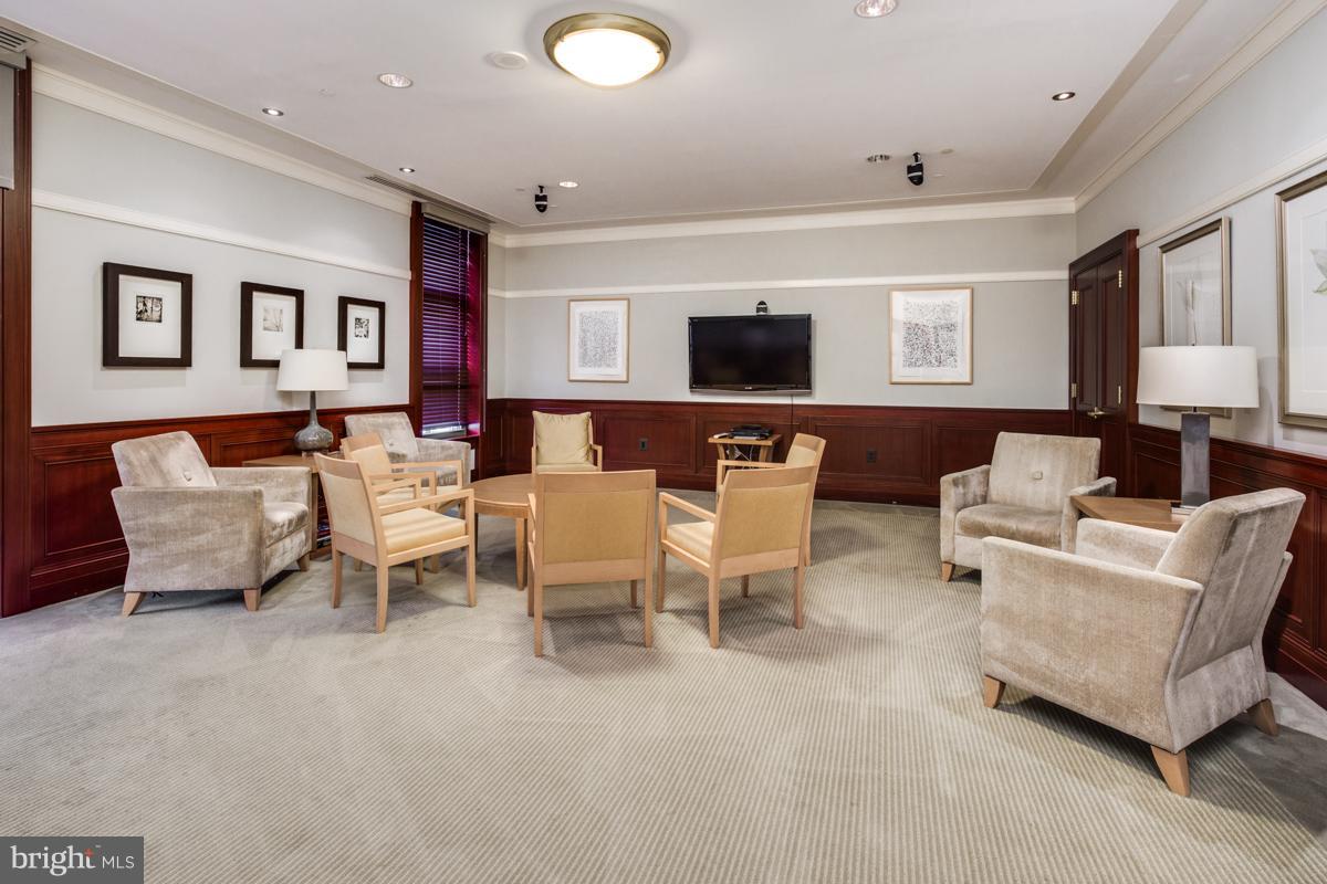 2425 L STREET NW Unit: 329