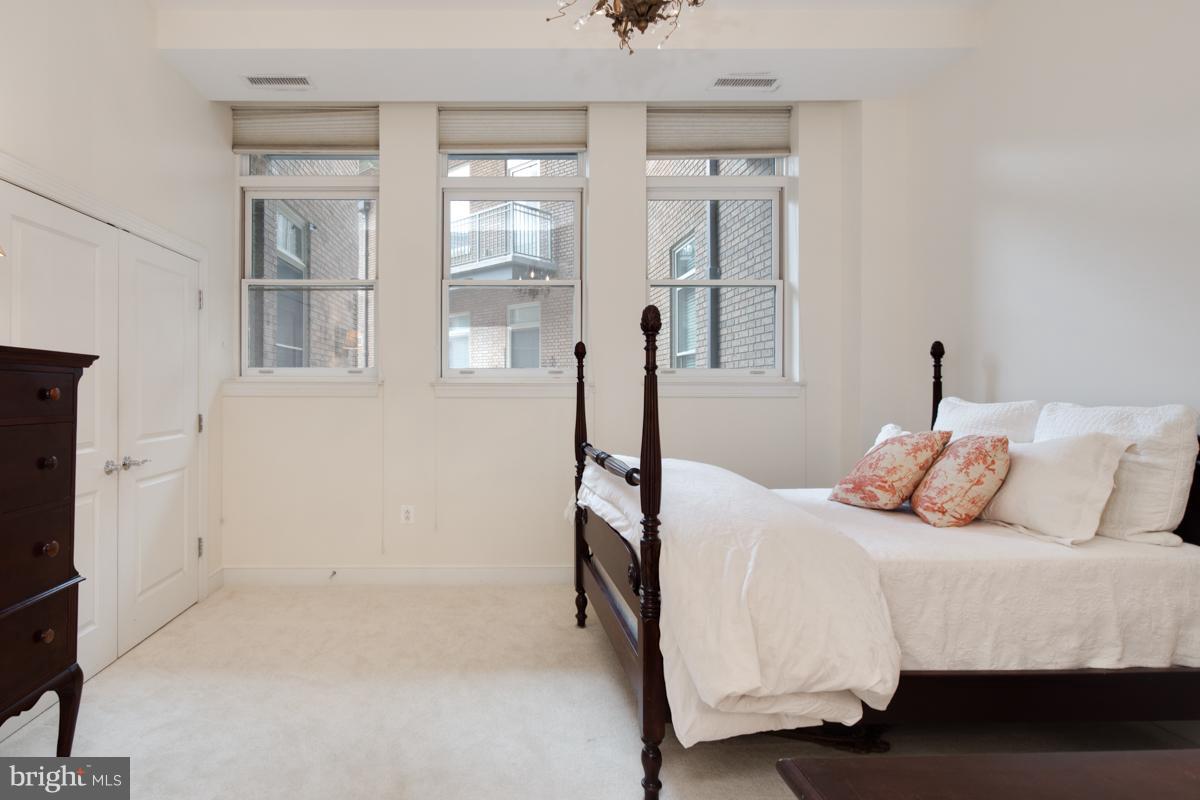 2425 L STREET NW Unit: 329