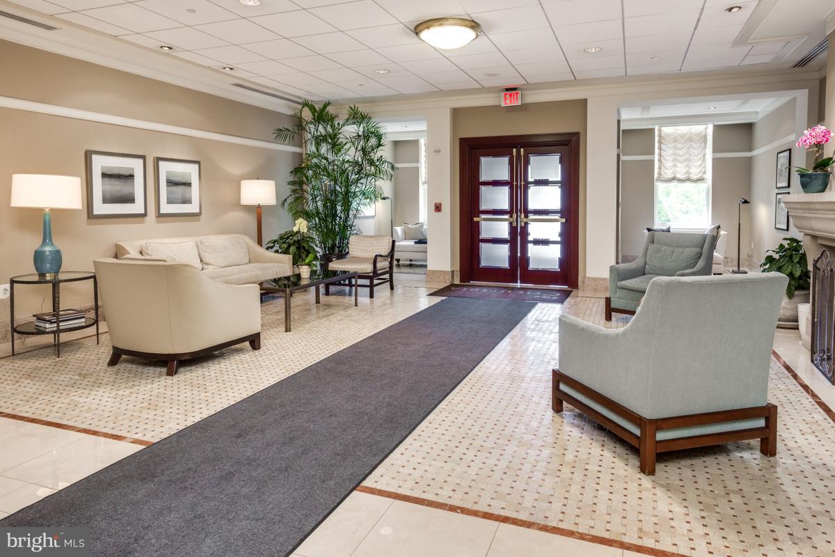 2425 L STREET NW Unit: 329