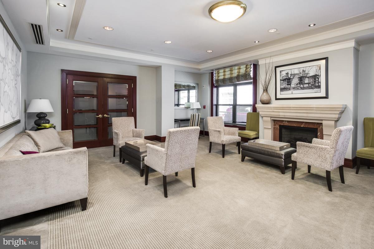 2425 L STREET NW Unit: 329