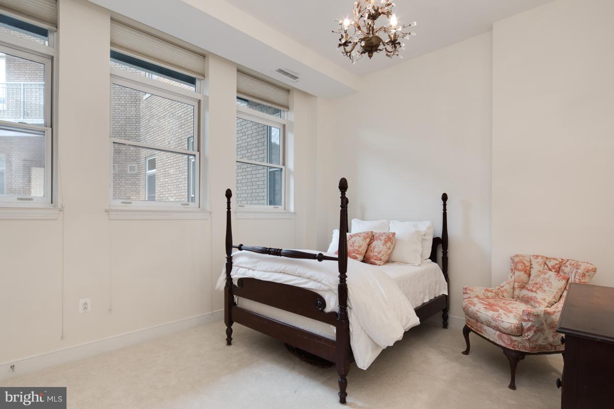 2425 L STREET NW Unit: 329