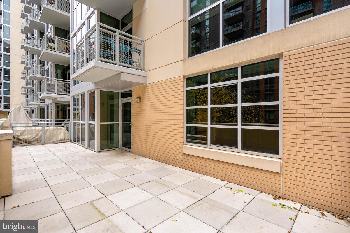1025 1st St SE #305