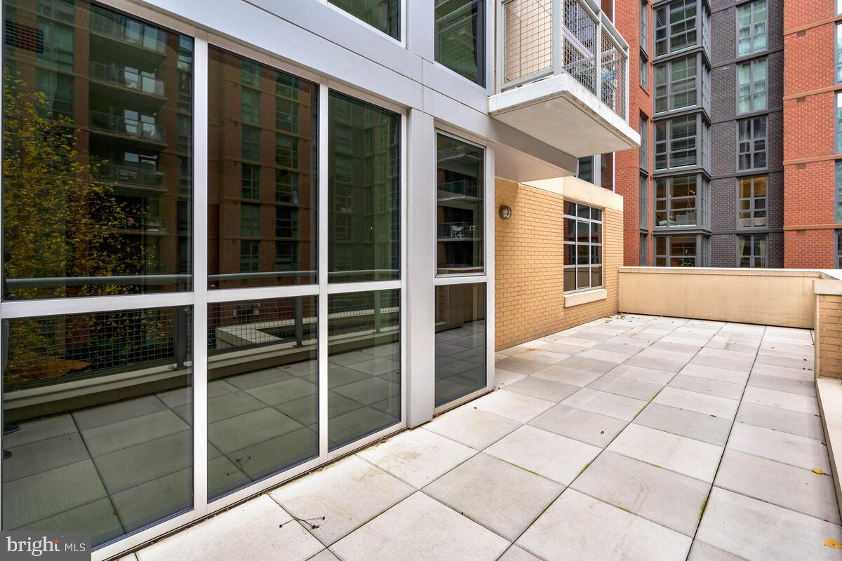1025 1st St SE #305