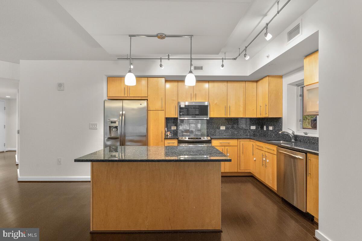 1025 1st St SE #305