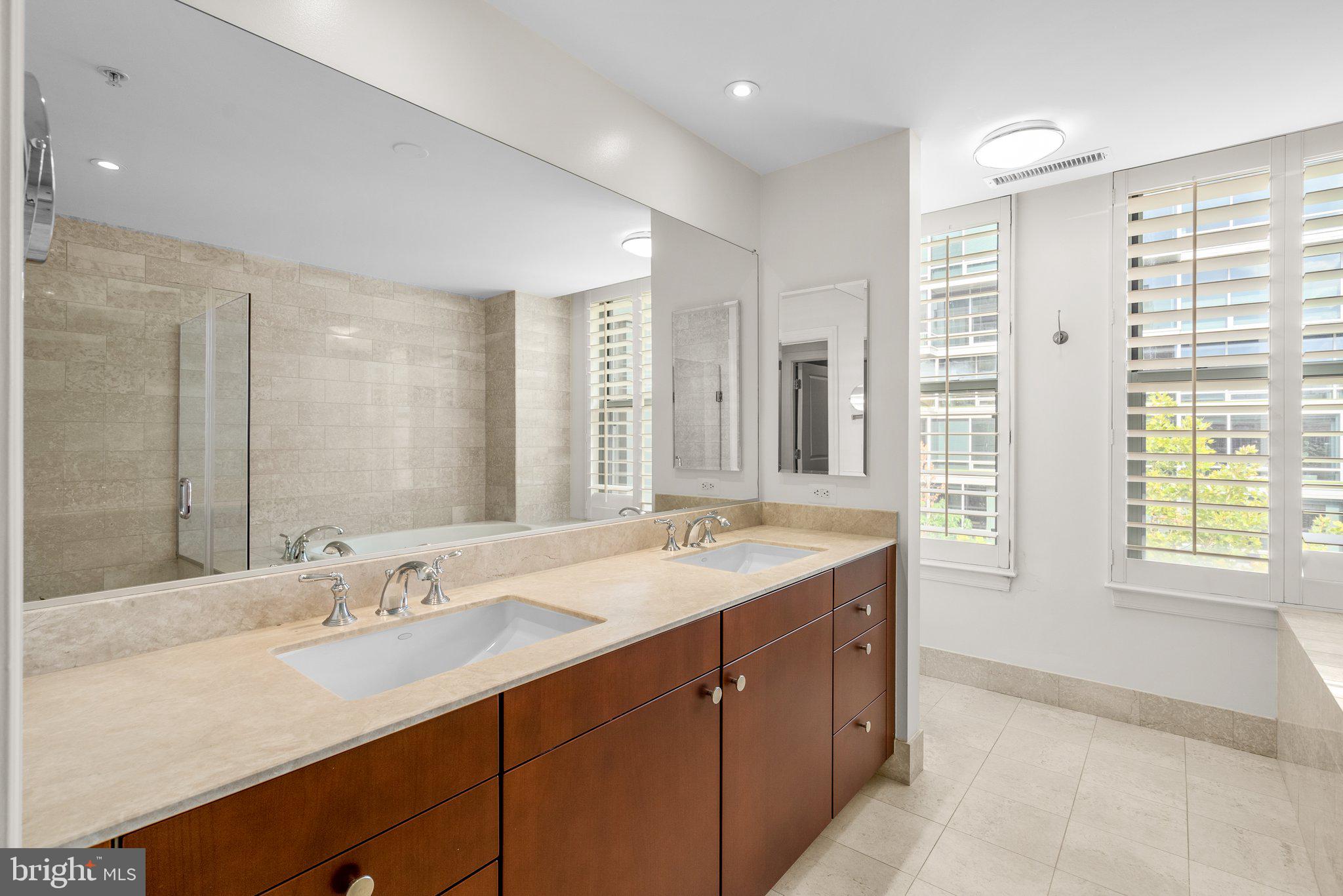 2425 L ST NW #440