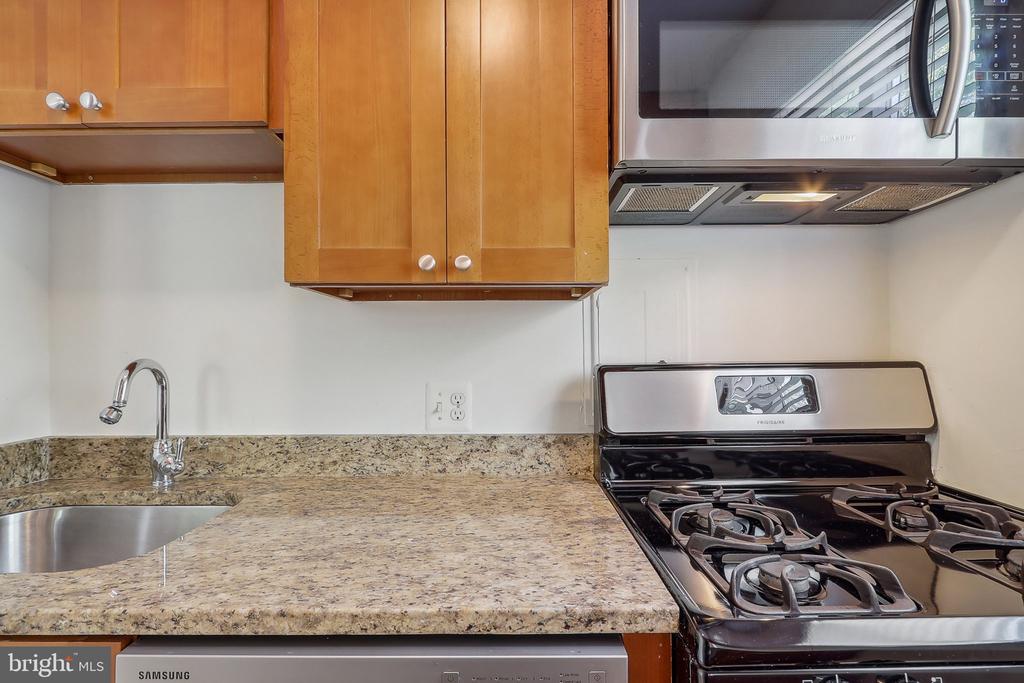 4570 MacArthur Blvd NW #209