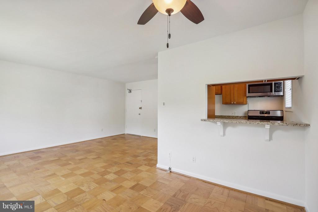 4570 MacArthur Blvd NW #209