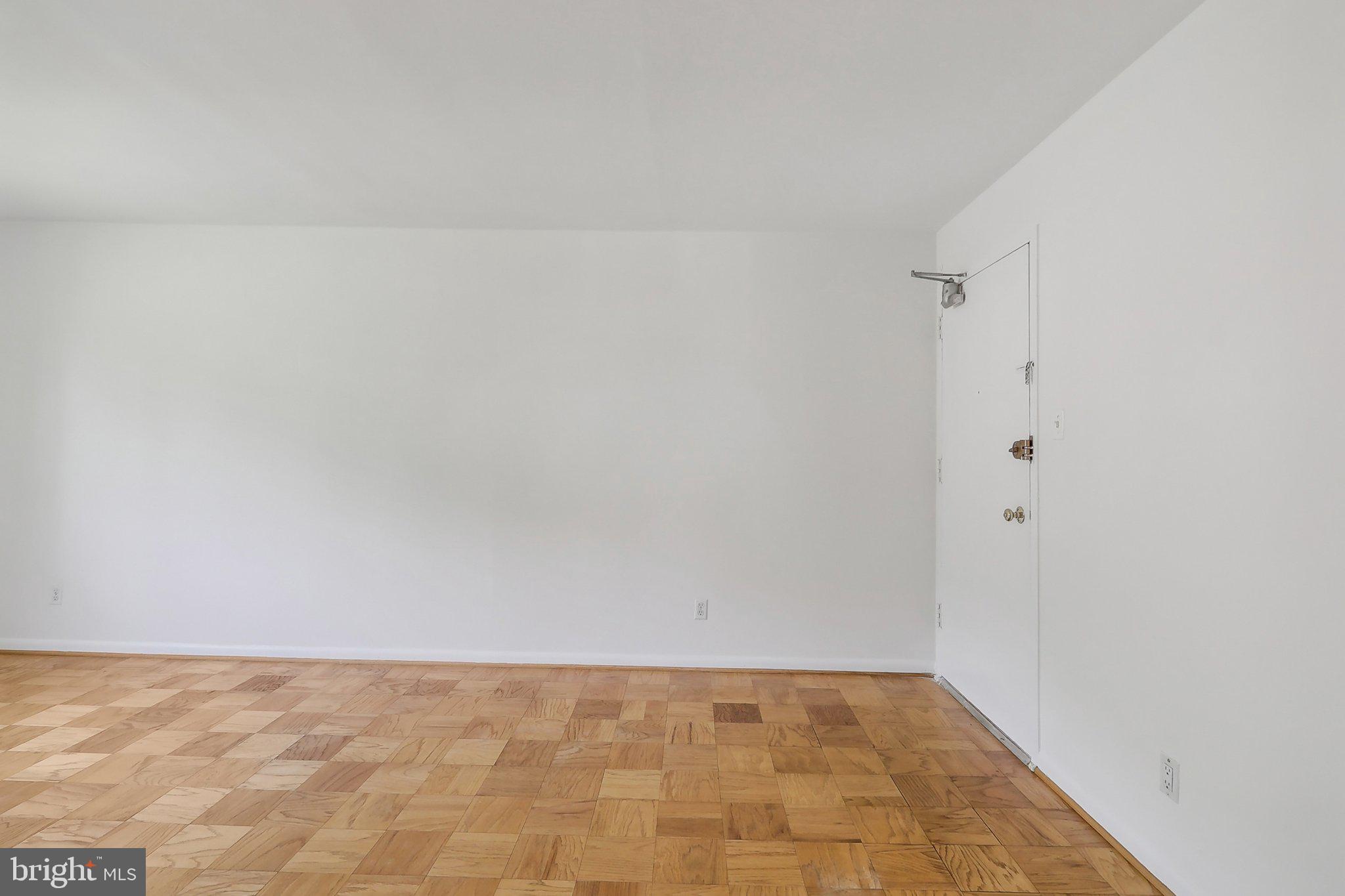 4570 MacArthur Blvd NW #209