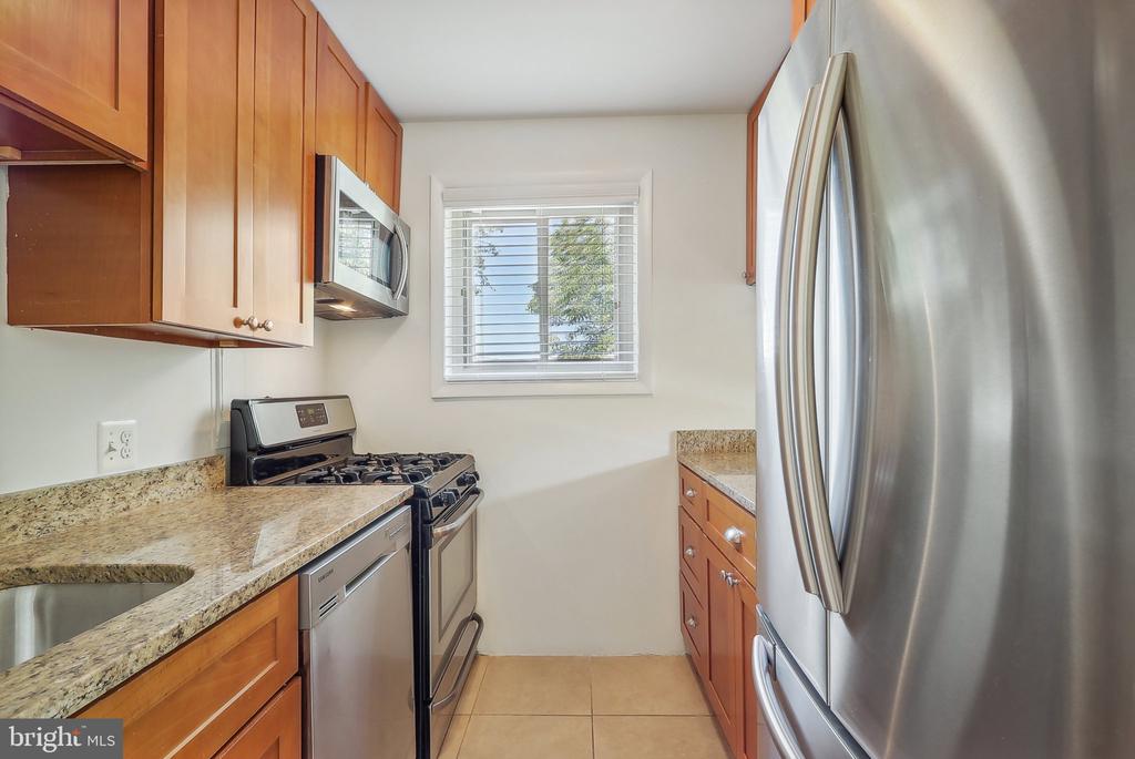 4570 MacArthur Blvd NW #209