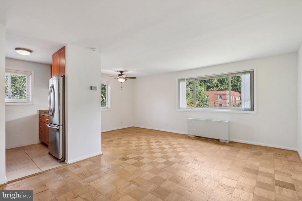 4570 MacArthur Blvd NW #209