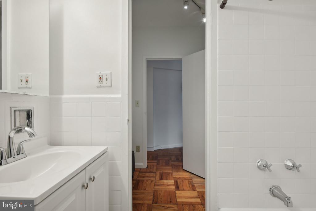 1711 Massachusetts Ave NW #602