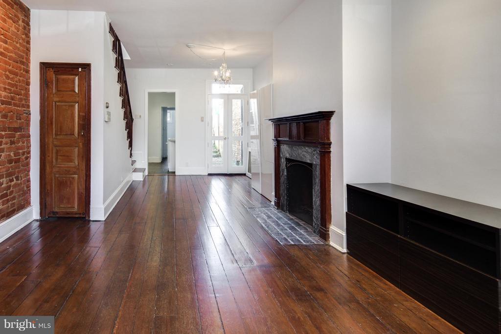 1211 35TH STREET NW
