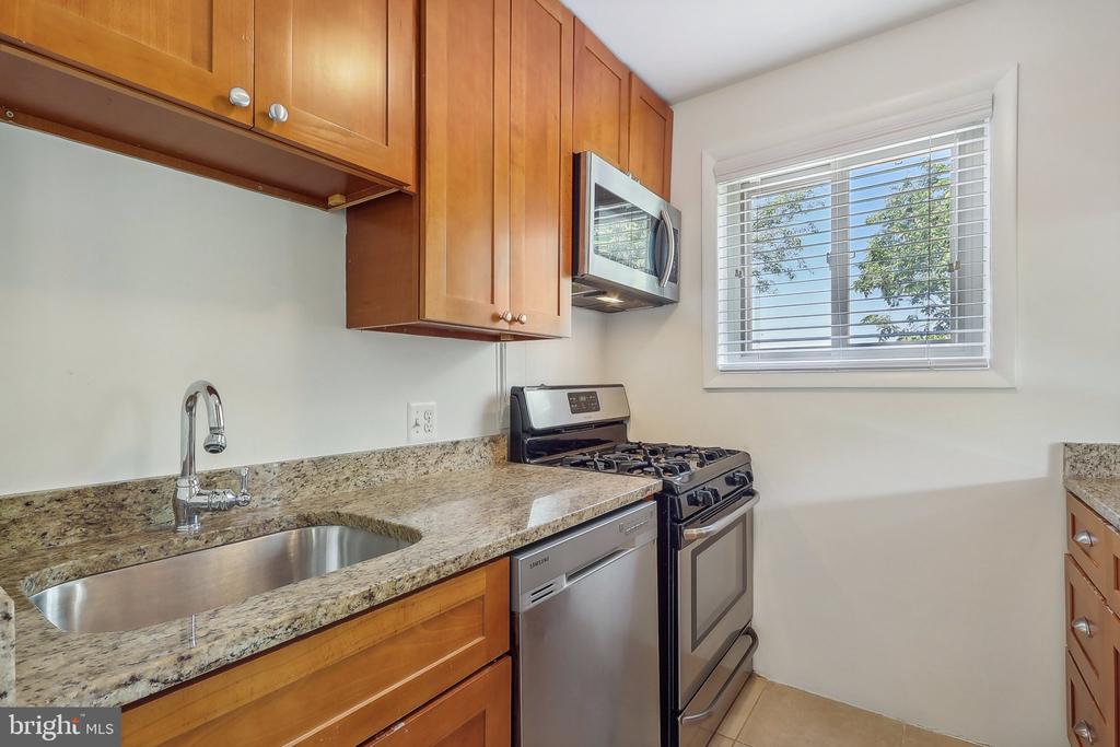 4570 MACARTHUR BLVD NW #209