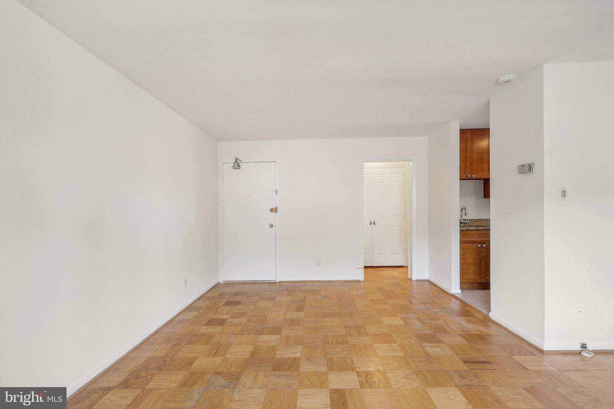 4570 MACARTHUR BLVD NW #209