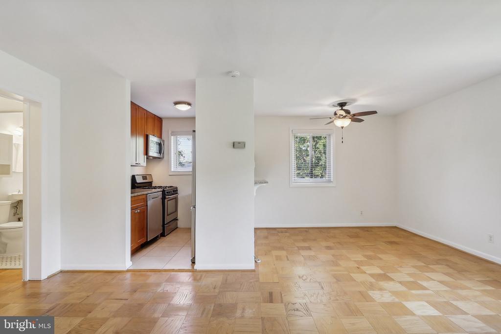 4570 MACARTHUR BLVD NW #209