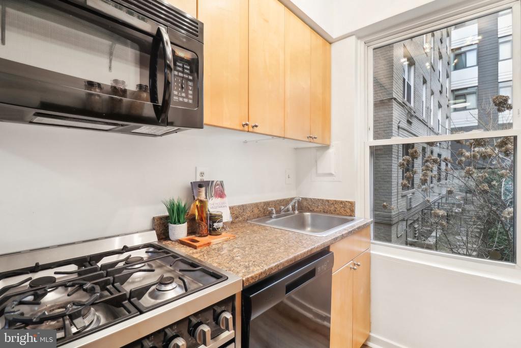 2130 N St NW #106