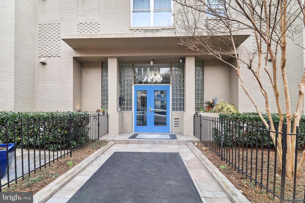2130 N St NW #106