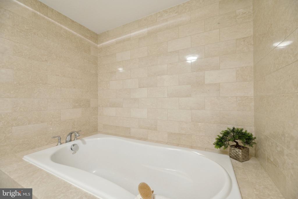 2425 L St NW #530