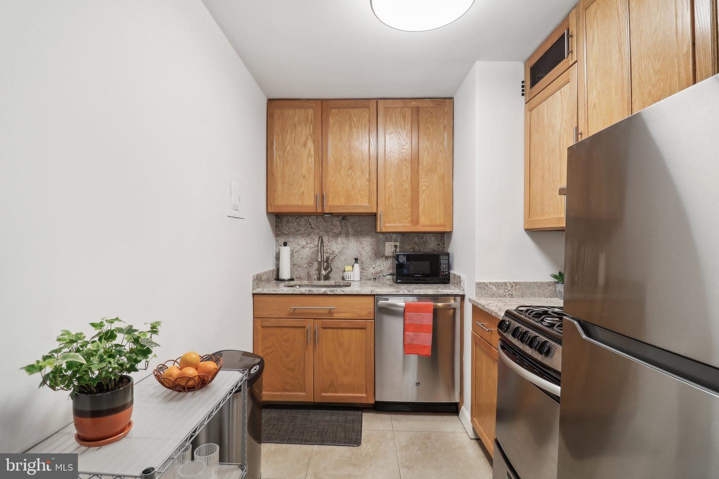 1601 18th St NW #214