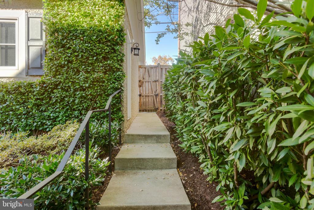 2608 36TH PL NW