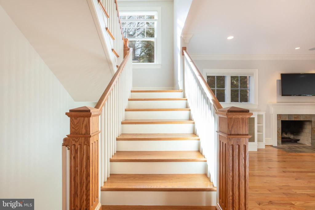 2608 36TH PL NW