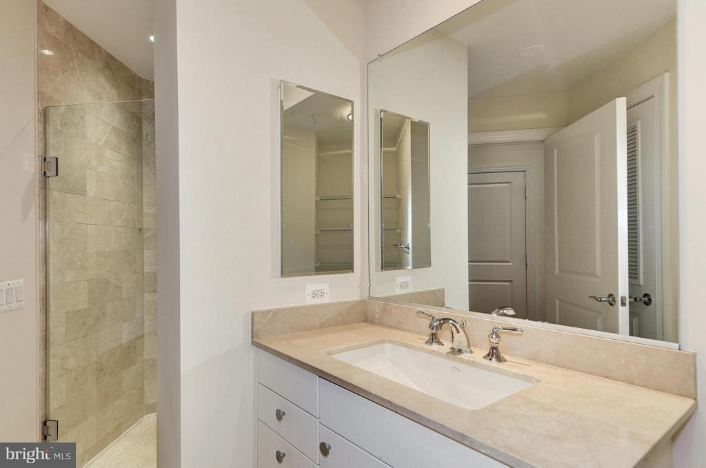 2425 L ST NW #226