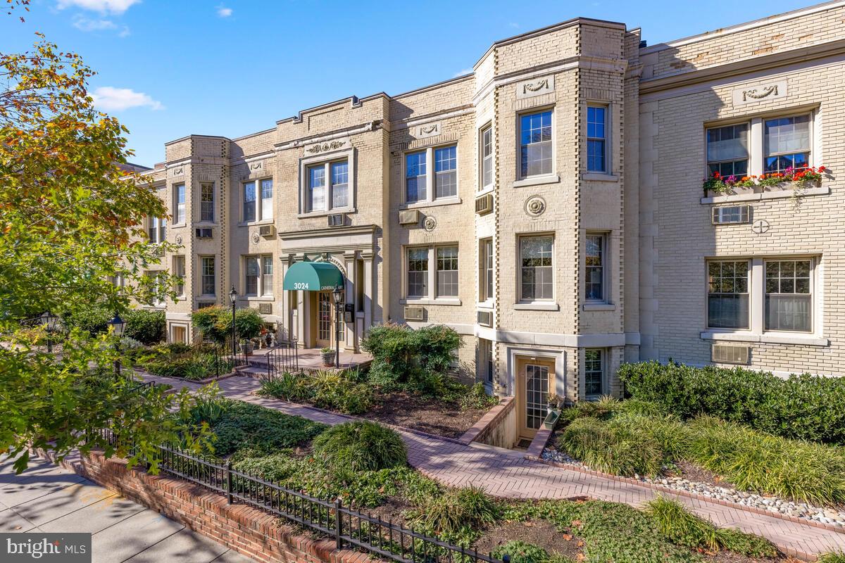 3024 WISCONSIN AVE NW #103