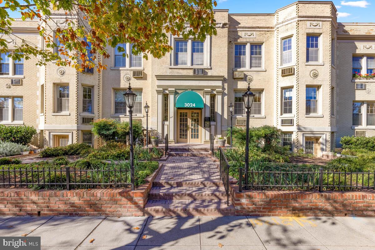 3024 WISCONSIN AVE NW #103