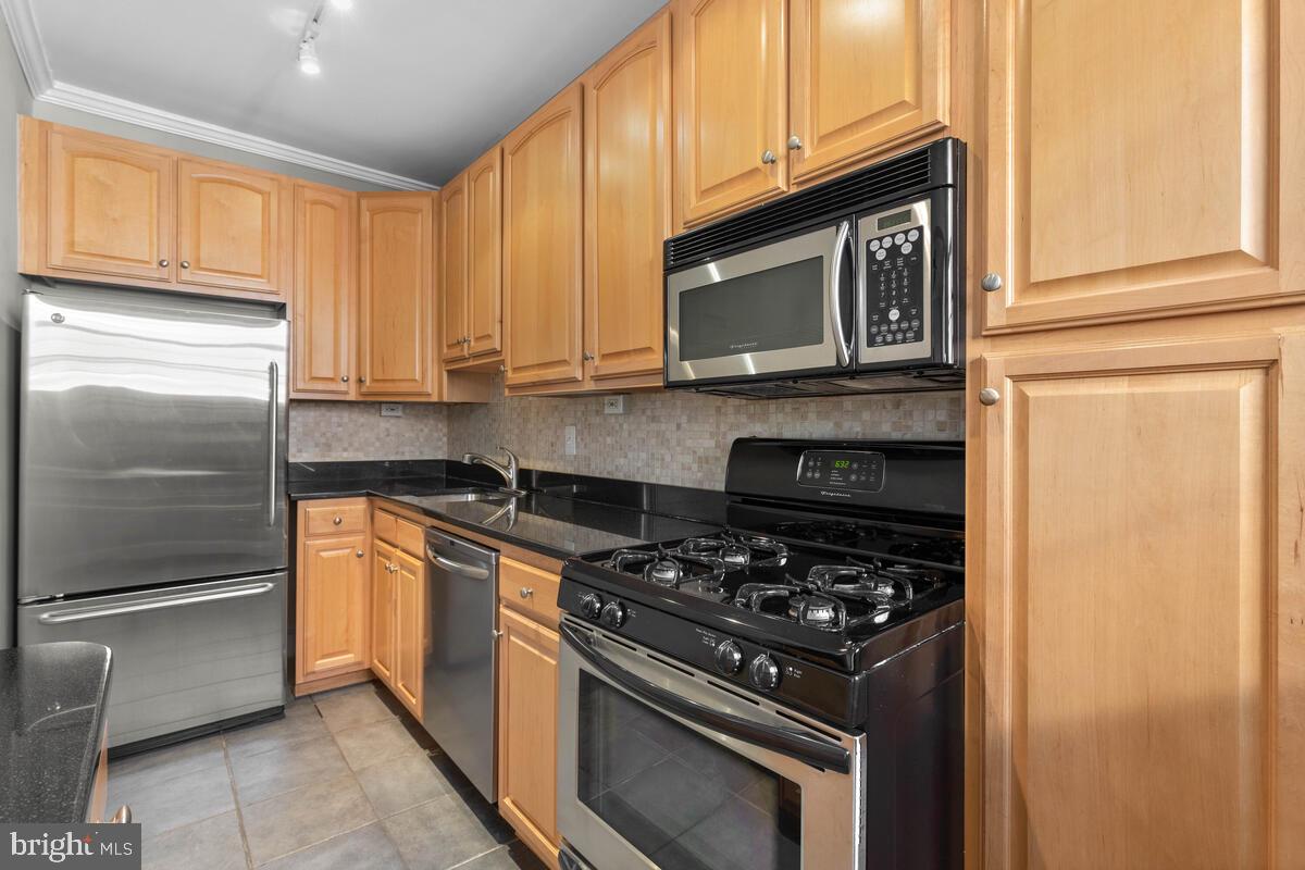 3024 WISCONSIN AVE NW #103