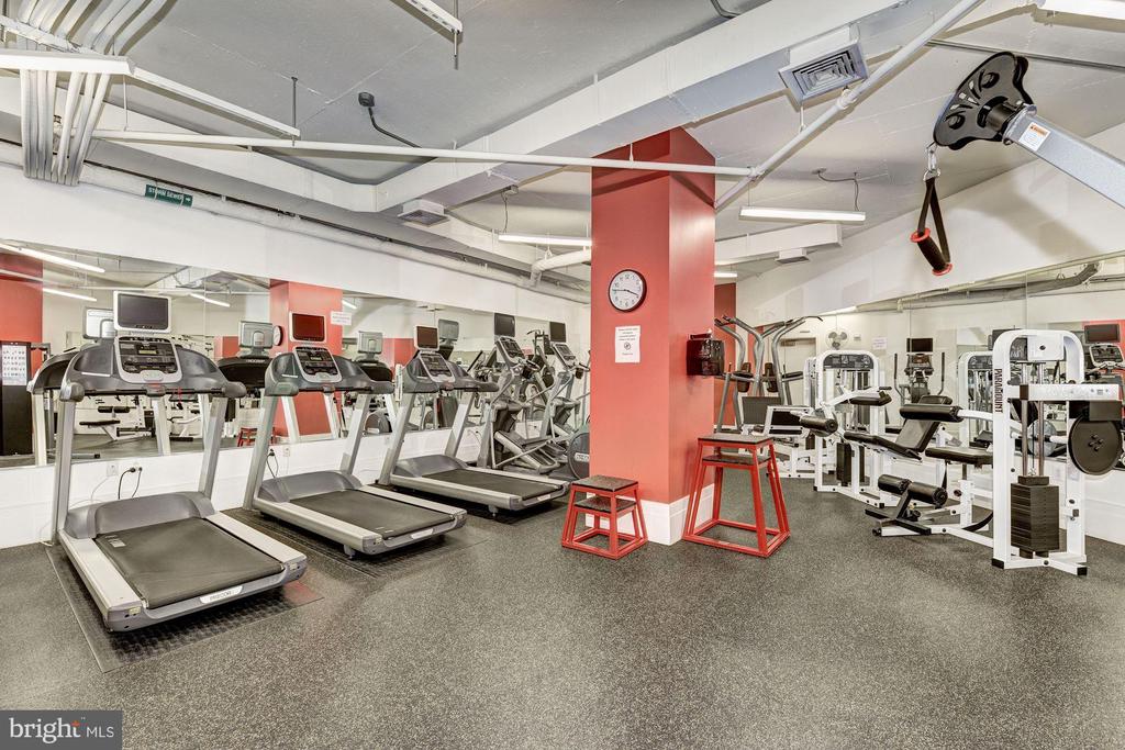 2425 L ST NW #412