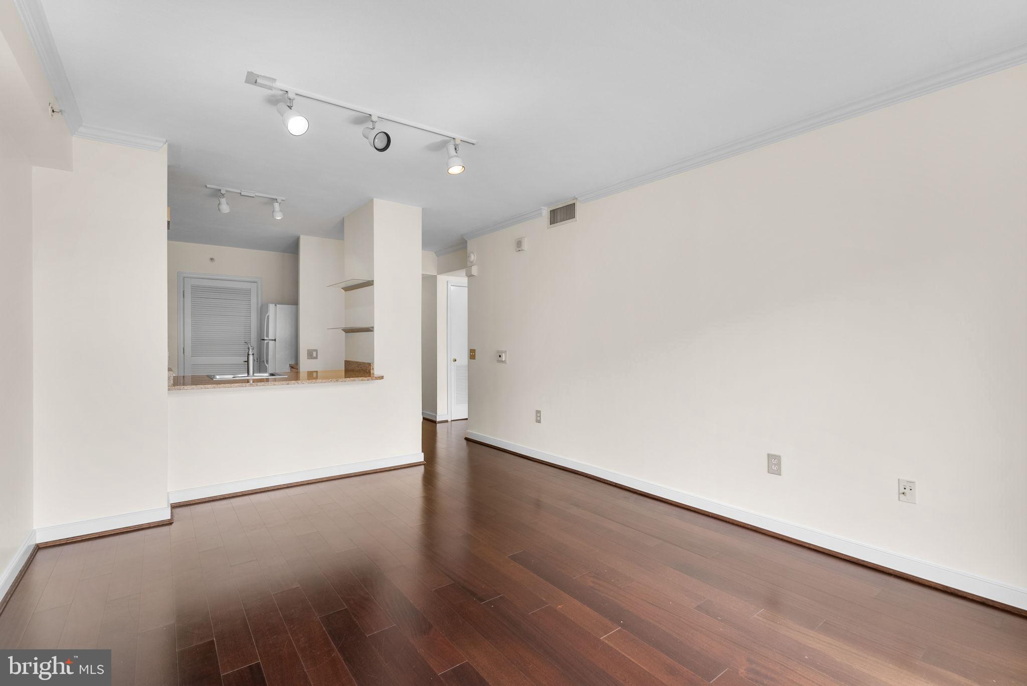 631 D STREET NW 1129