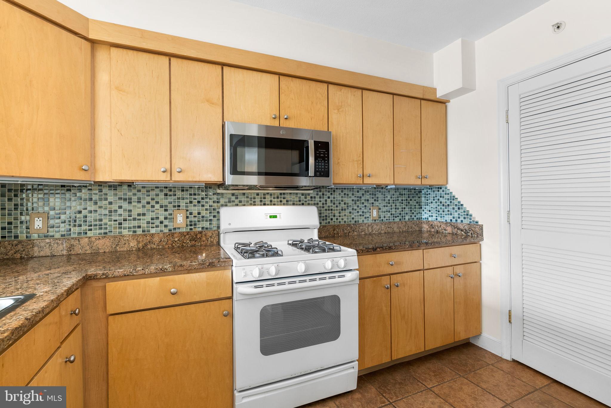 631 D STREET NW 1129