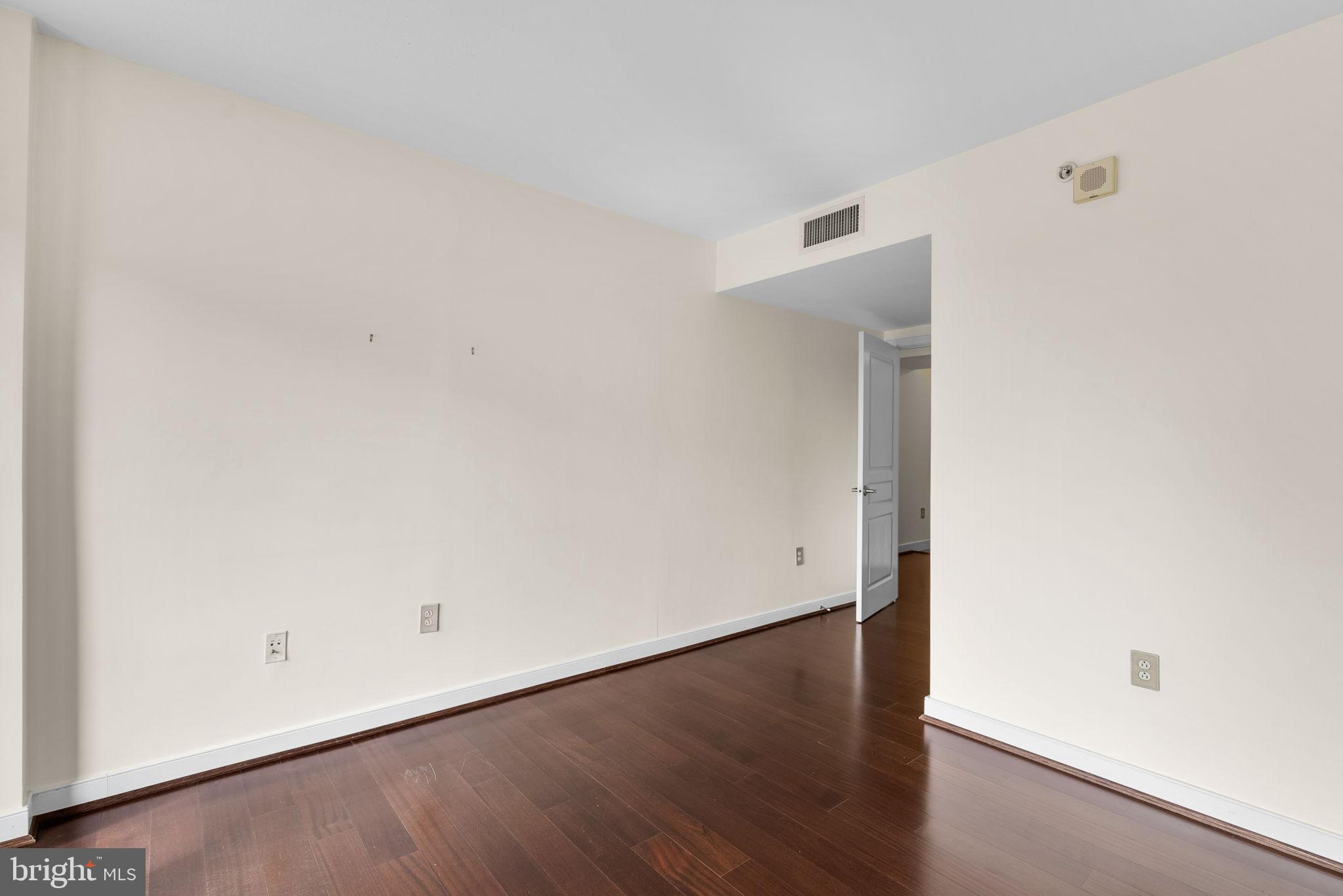 631 D STREET NW 1129