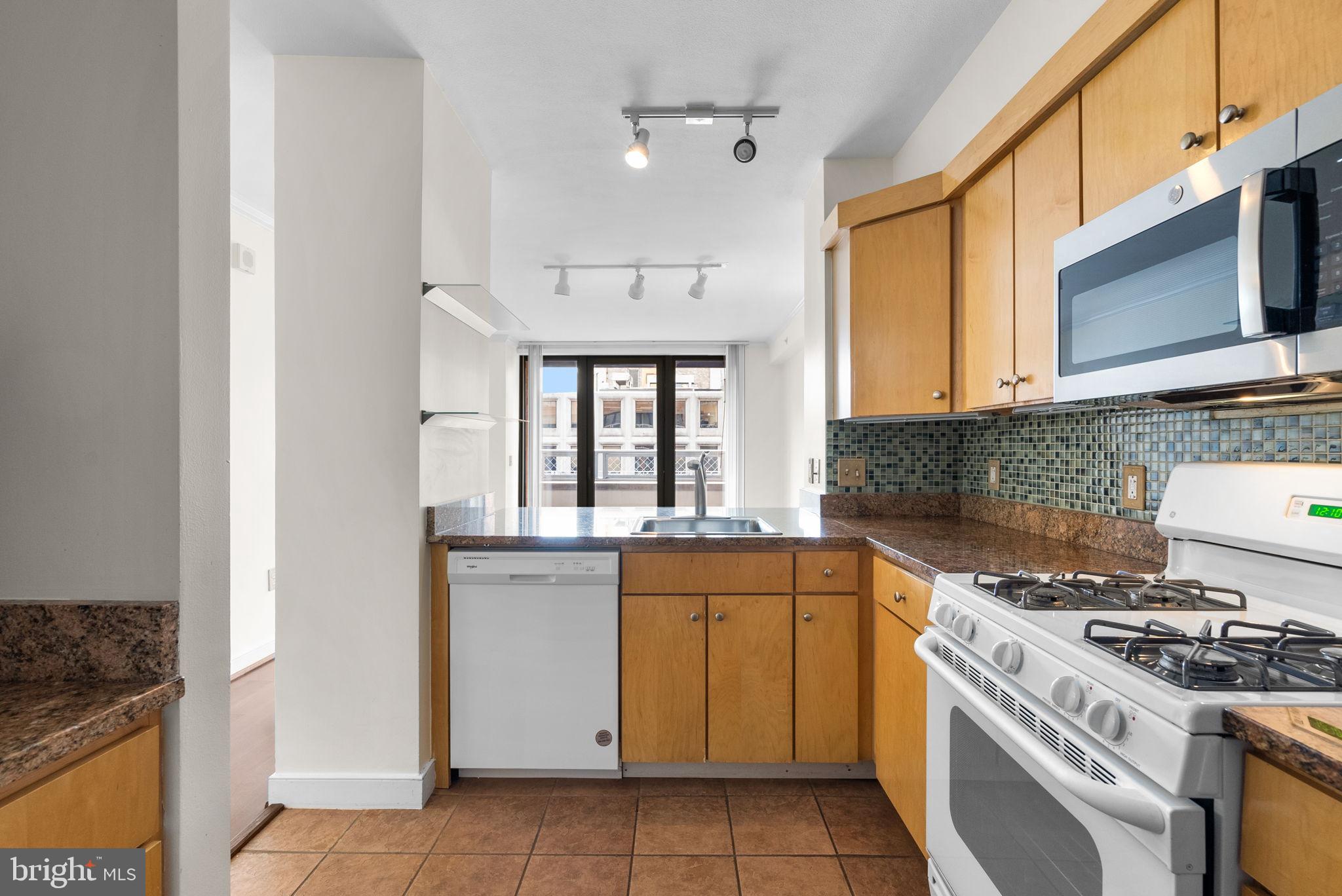 631 D STREET NW 1129