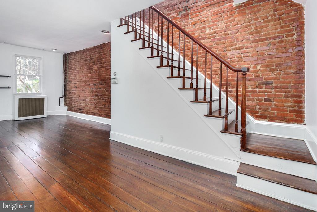 1211 35TH STREET NW