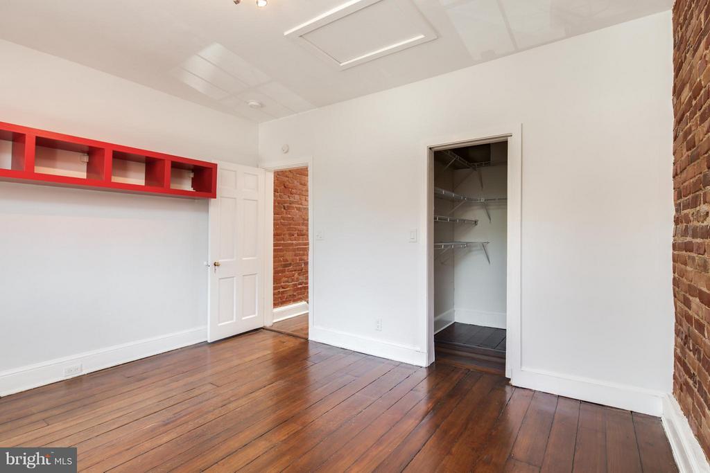 1211 35TH STREET NW