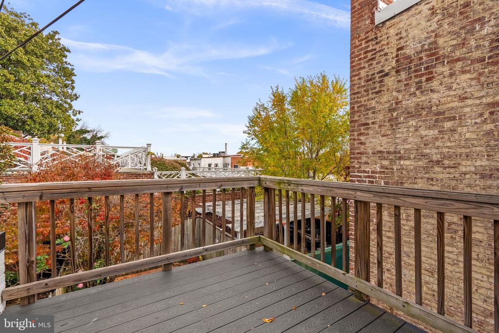 1211 35TH STREET NW