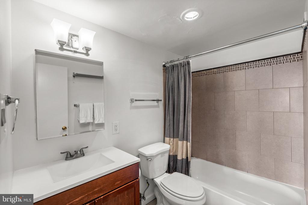 1435 4TH STREET SW B211