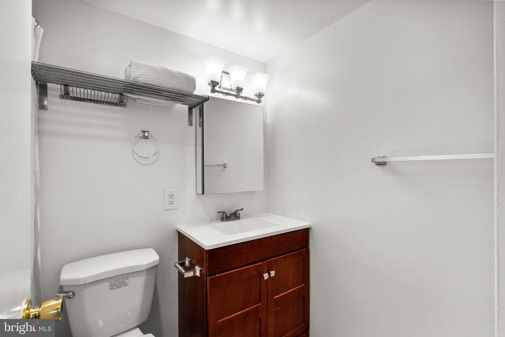 1435 4TH STREET SW B211