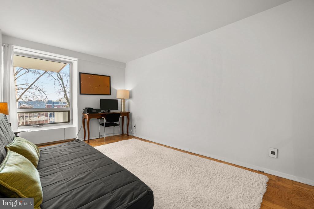 1435 4TH STREET SW B211