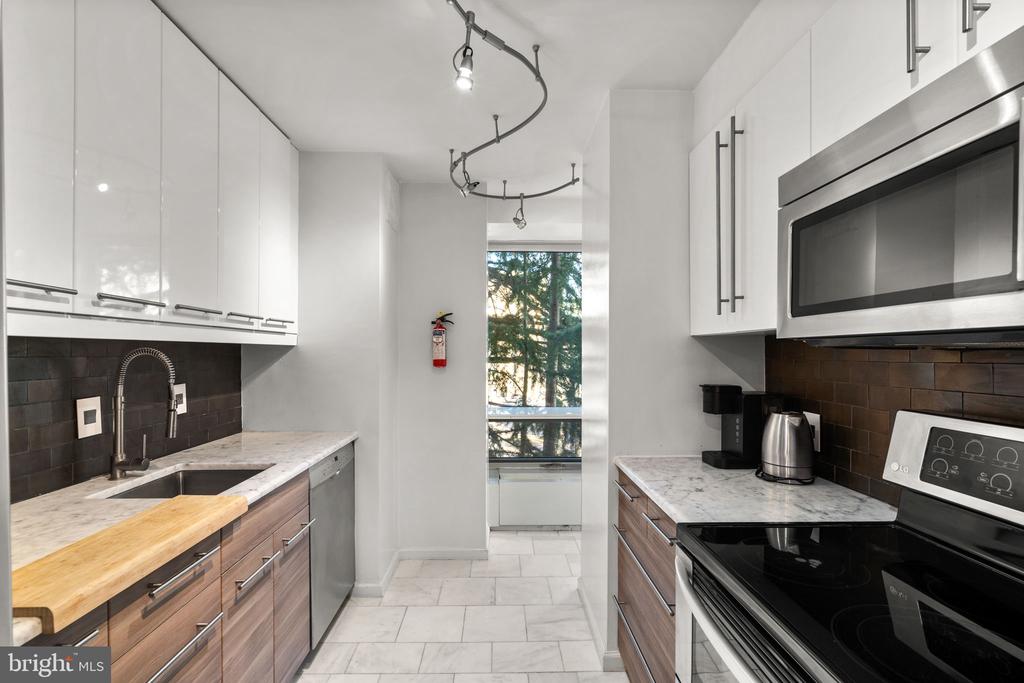 1435 4TH STREET SW B211