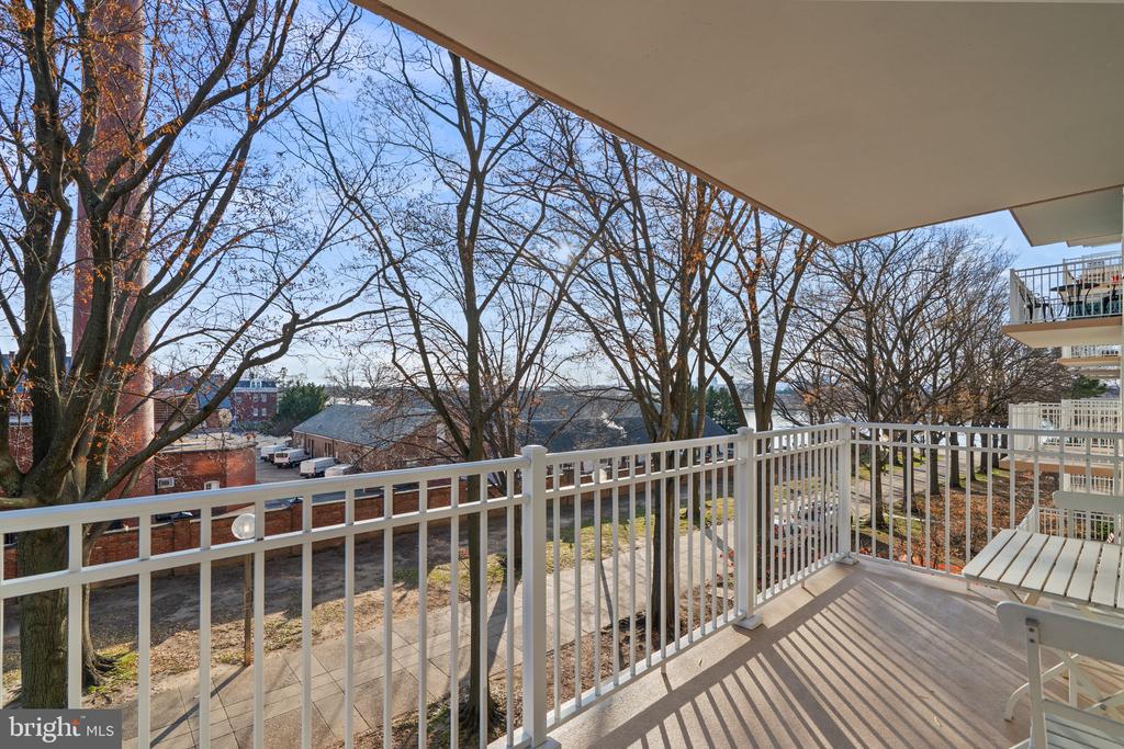 1435 4TH STREET SW B211