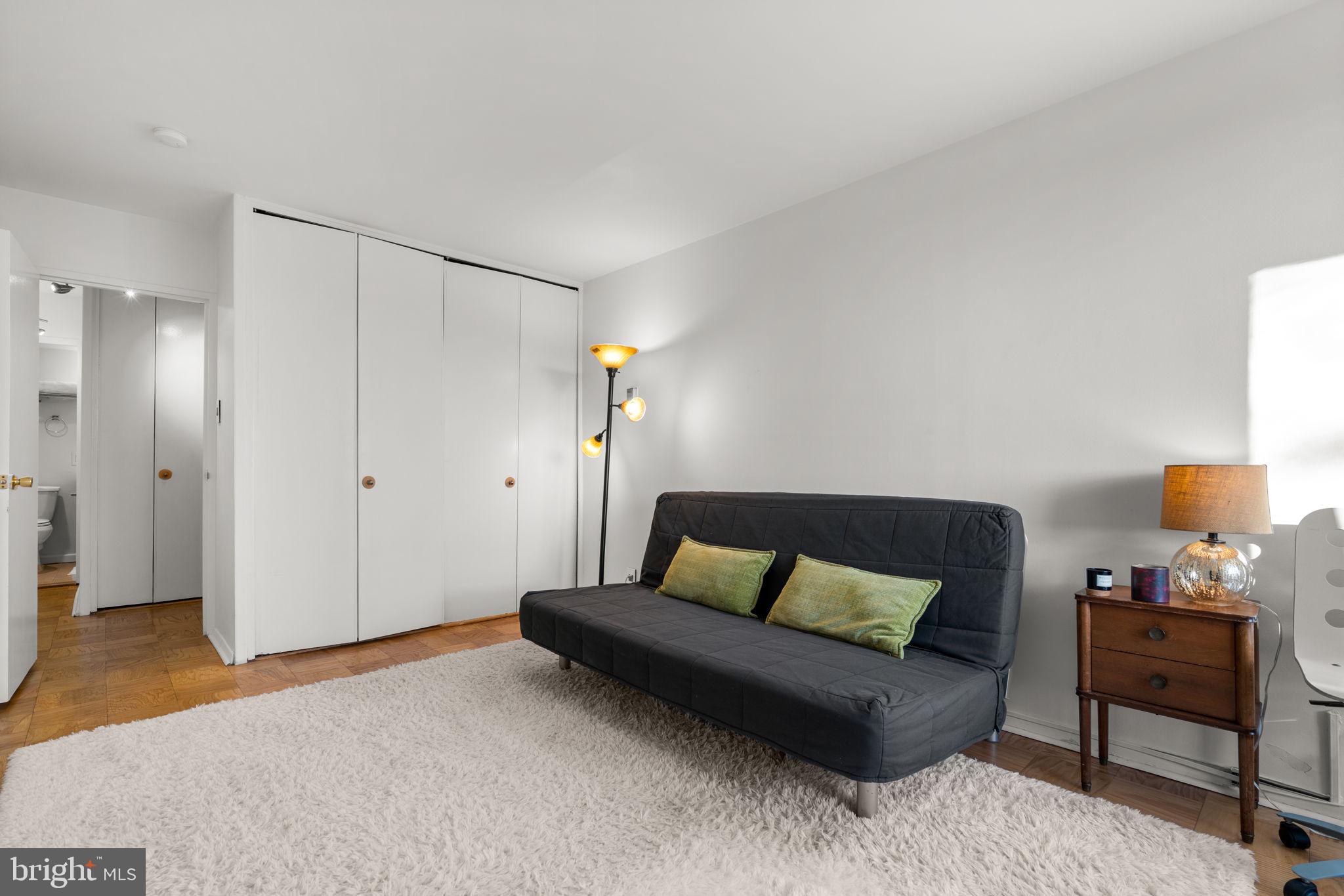 1435 4TH STREET SW B211