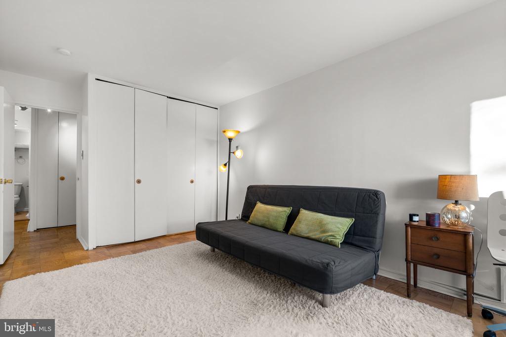 1435 4TH STREET SW B211