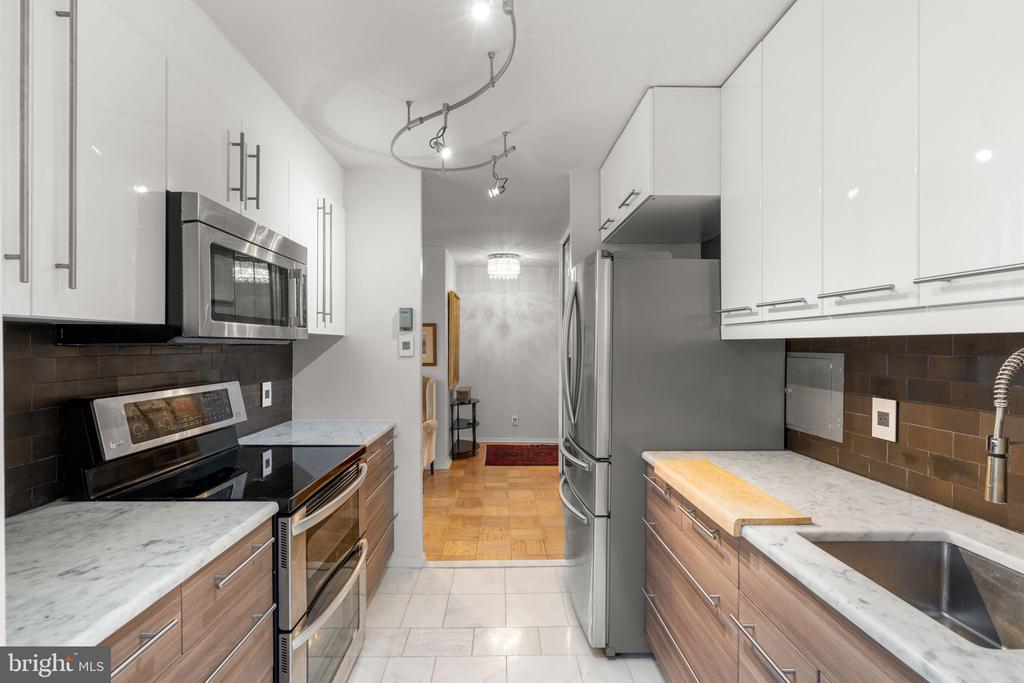 1435 4TH STREET SW B211