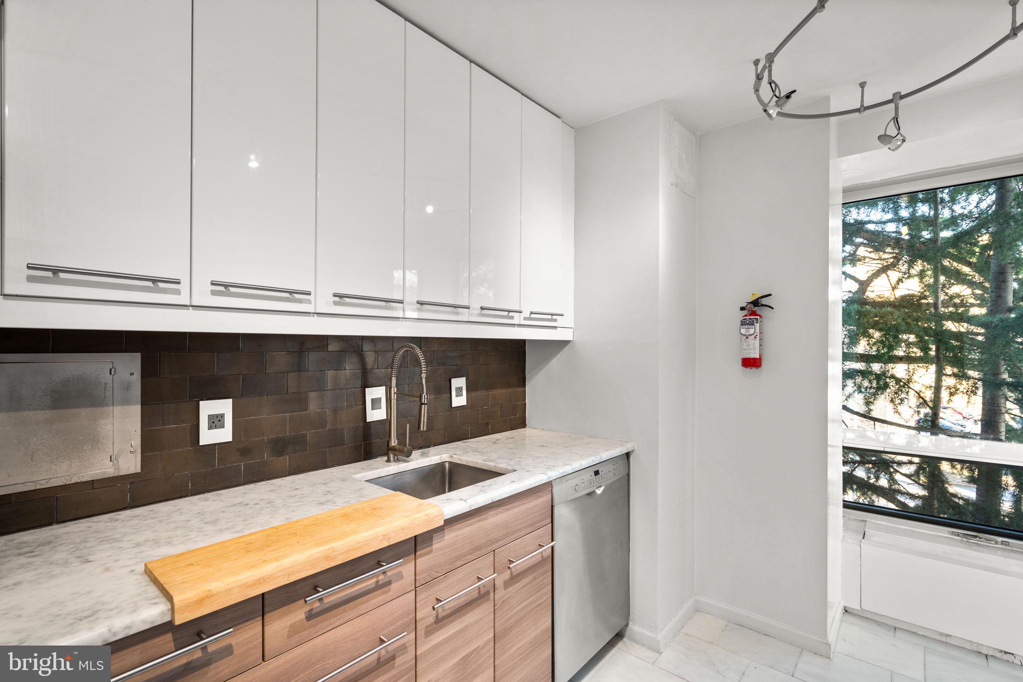 1435 4TH STREET SW B211