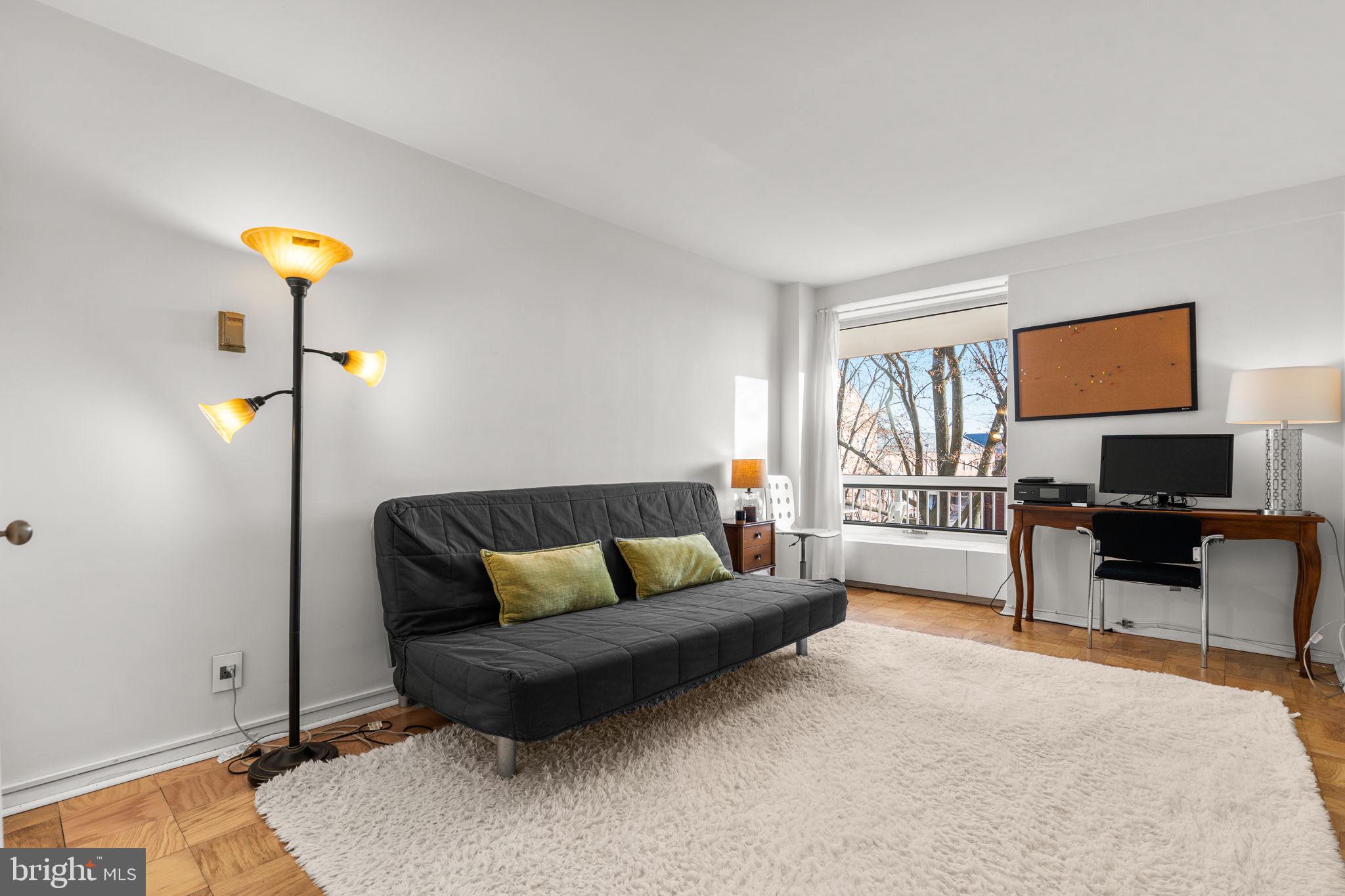 1435 4TH STREET SW B211