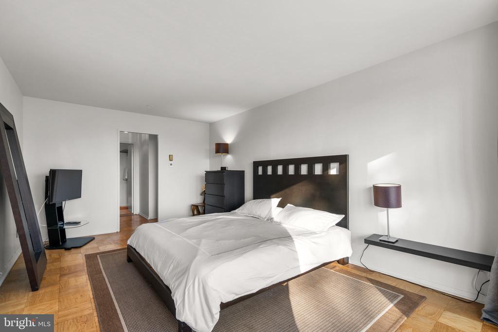 1435 4TH STREET SW B211