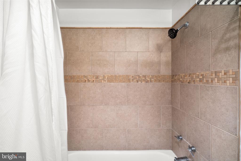 1435 4TH STREET SW B211